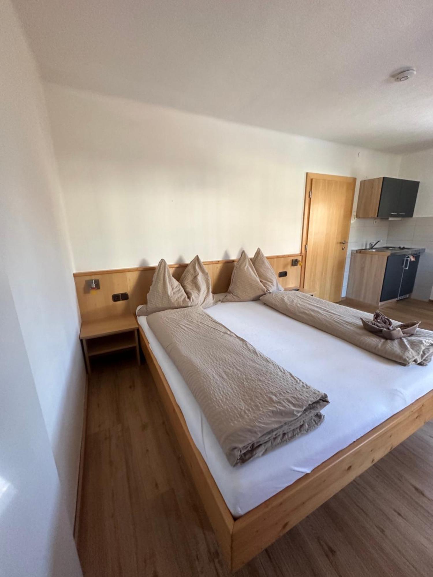 Fruehstueckspension Alpenrose Bed & Breakfast Iselsberg Bagian luar foto