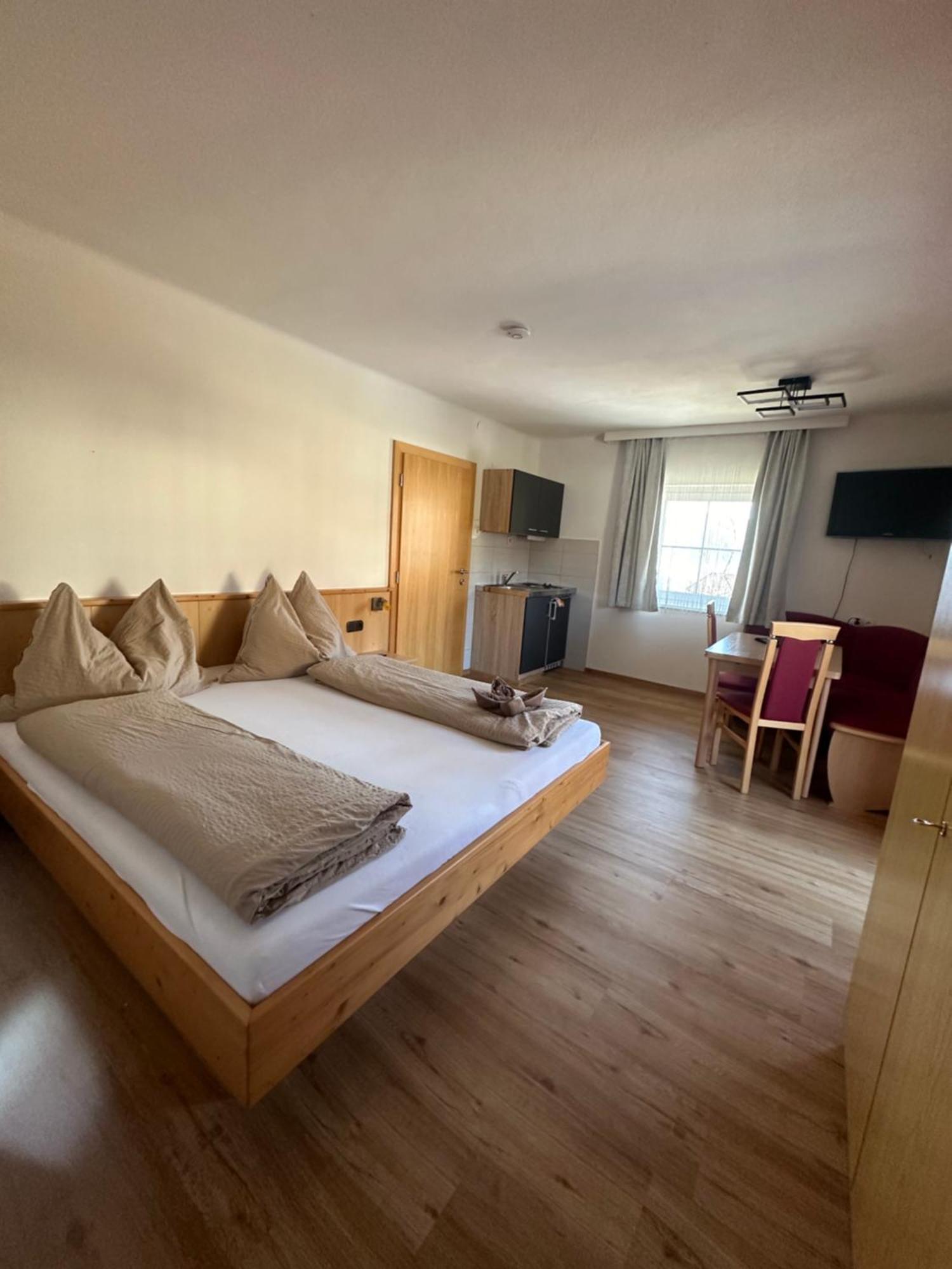 Fruehstueckspension Alpenrose Bed & Breakfast Iselsberg Bagian luar foto