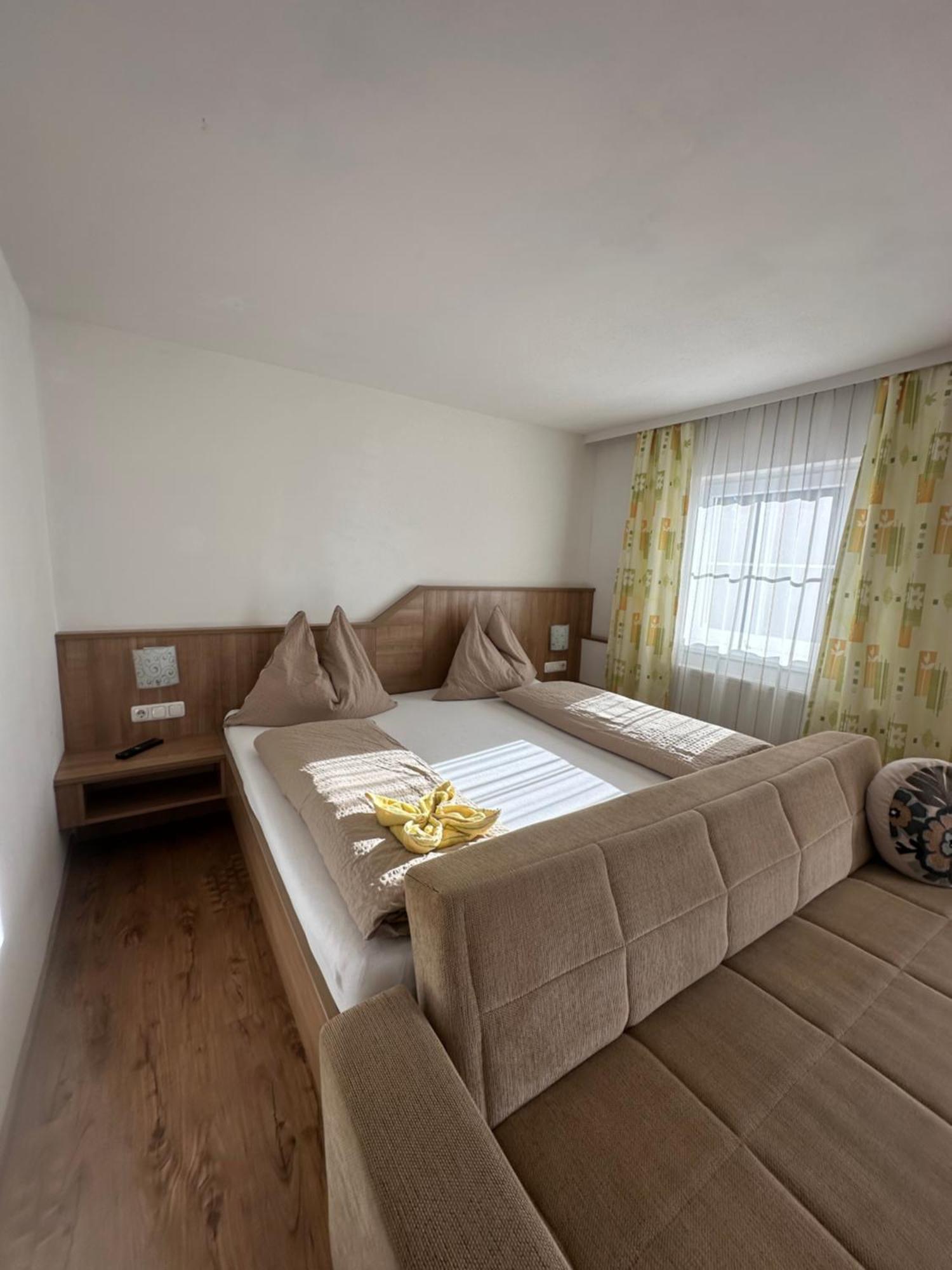 Fruehstueckspension Alpenrose Bed & Breakfast Iselsberg Bagian luar foto