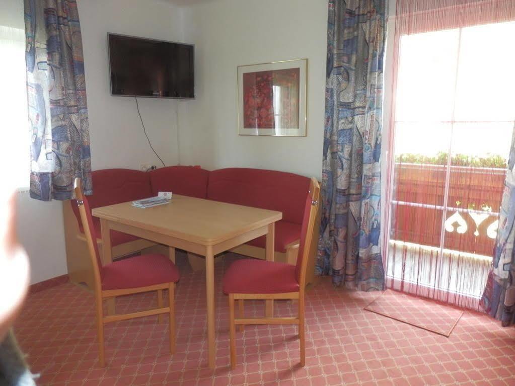 Fruehstueckspension Alpenrose Bed & Breakfast Iselsberg Bagian luar foto