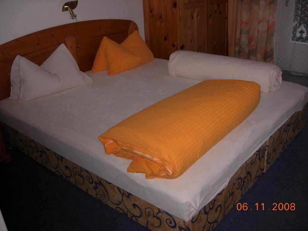 Fruehstueckspension Alpenrose Bed & Breakfast Iselsberg Bagian luar foto
